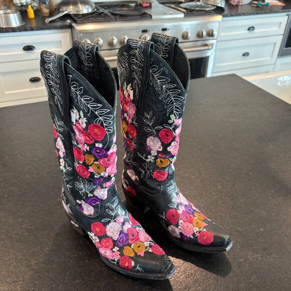 Lane Boots – Black Leather & Embroidered Cowgirl Boots - Picture 1 of 4